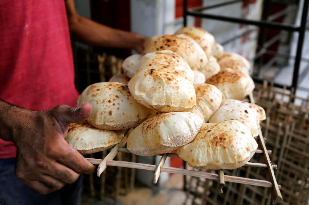 مصر تتحرك لزيادة سعر الخبز لأول مرة منذ 30 عامًا... وغضب شعبي واسع